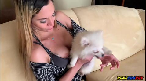 Упругие ягодицы прыгают на члене