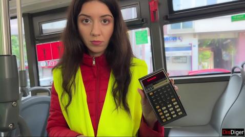 Девушка после проверки автобусов с шофером занялась сексом