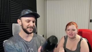 Парень с домработницей делает себе мастурбацию