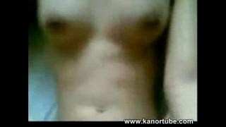 Снимает секс на дешевый телефон