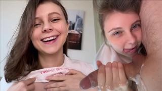 Молоденькую студентку однокурстник трахает в анал